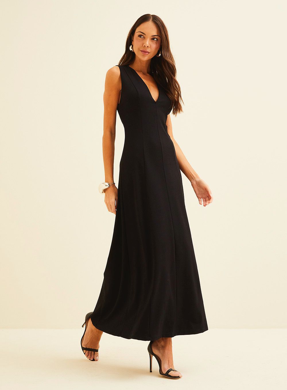 Vestido Midi Evasê Preto Forum