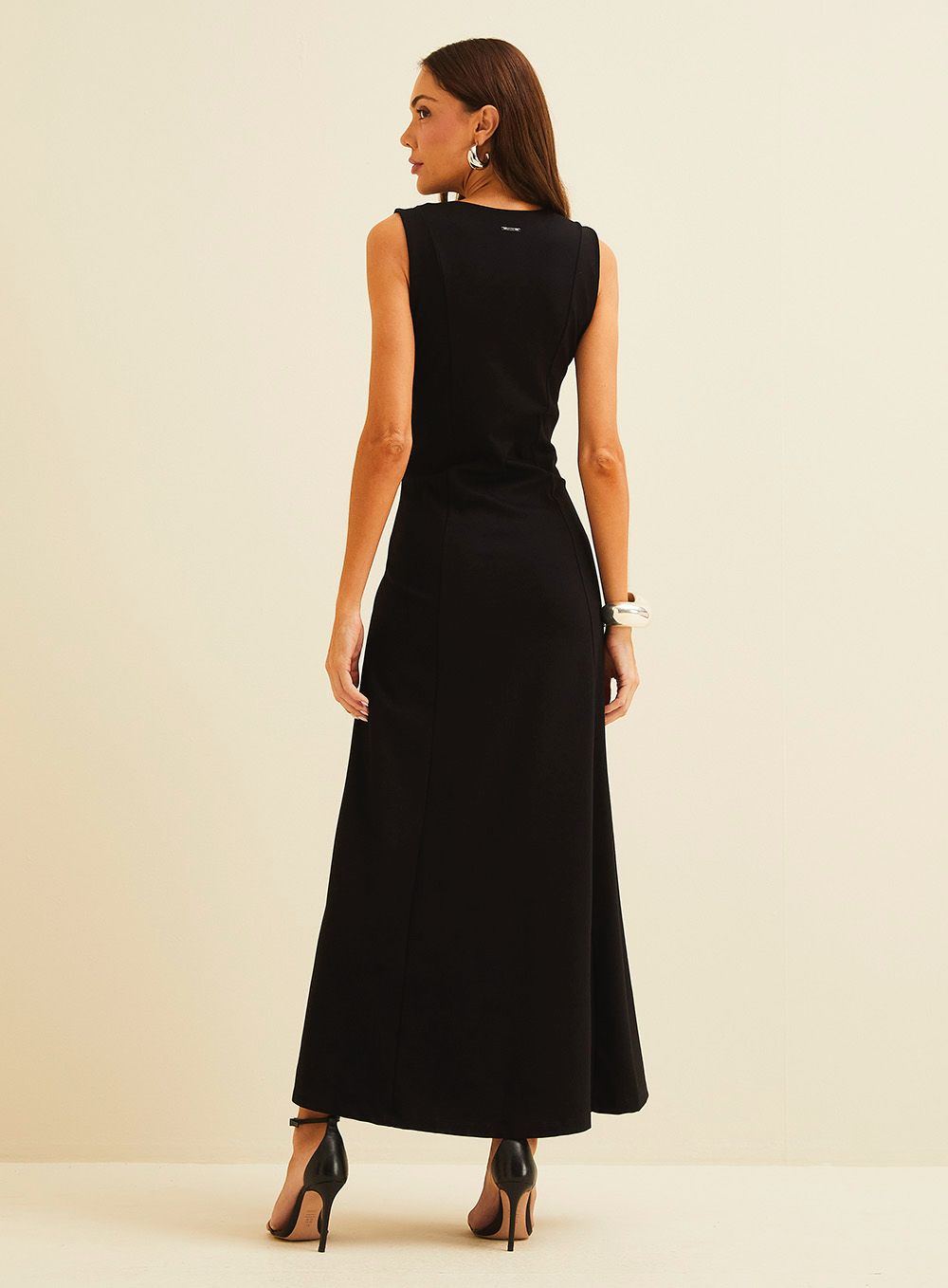 Vestido Midi Evasê Preto Forum