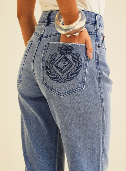 Calça Jeans Lola Zandz Reta com Bordado Posterior