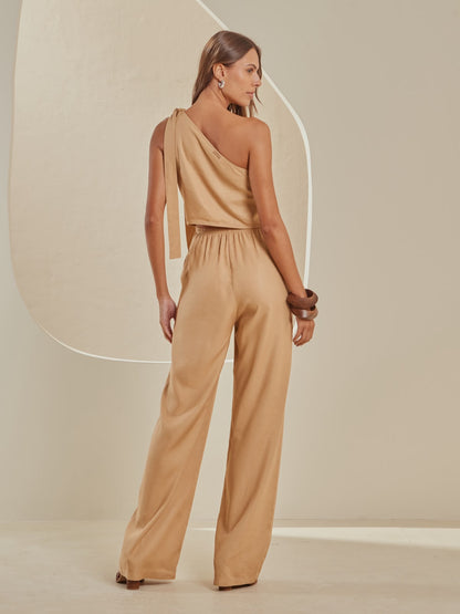Macacão Forum Amplo Um Ombro Só em Linho